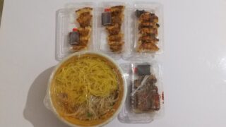 出前館 元祖トマトラーメンと辛麺三味333