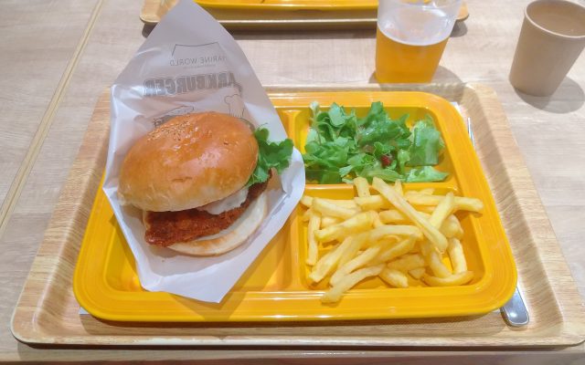 シャークフィッシュバーガー860円と生ビール620円