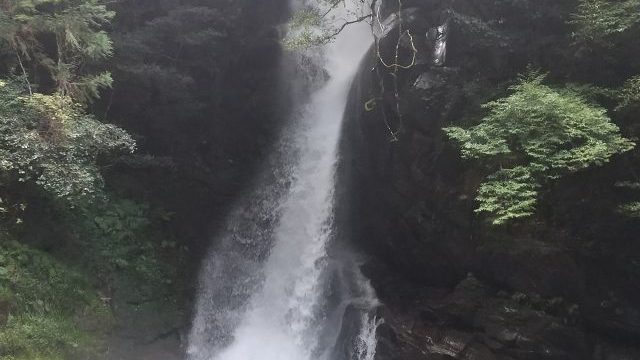 福岡市早良区曲渕の花乱の滝