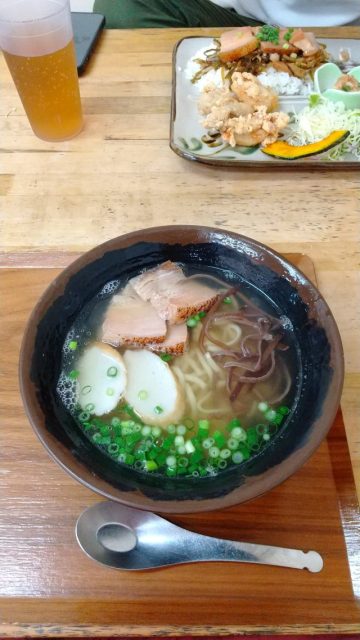 沖縄　やちむん食堂　沖縄そば