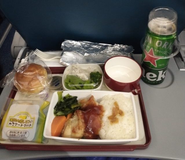 フィリピン航空 日本からフィリピン 機内食 チキン ハイネケン