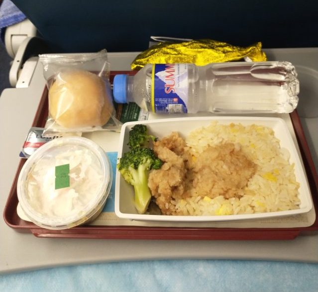 フィリピン航空 フィリピンからジャカルタ 機内食 フィッシュレモンバター