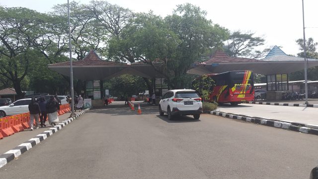 インドネシア ジャカルタ ラグナン動物園 車用ゲート