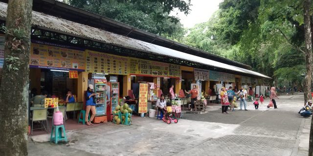 インドネシア ジャカルタ ラグナン動物園 北東の食事処