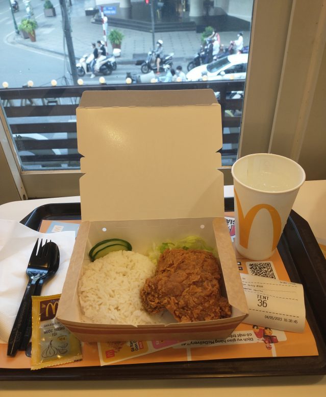 マクドナルド ベトナム ご当地メニュー フライドチキン定食