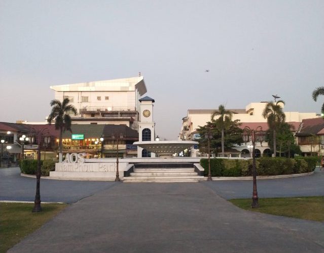 ラオス ビエンチャン 観光スポット ナンプ噴水広場