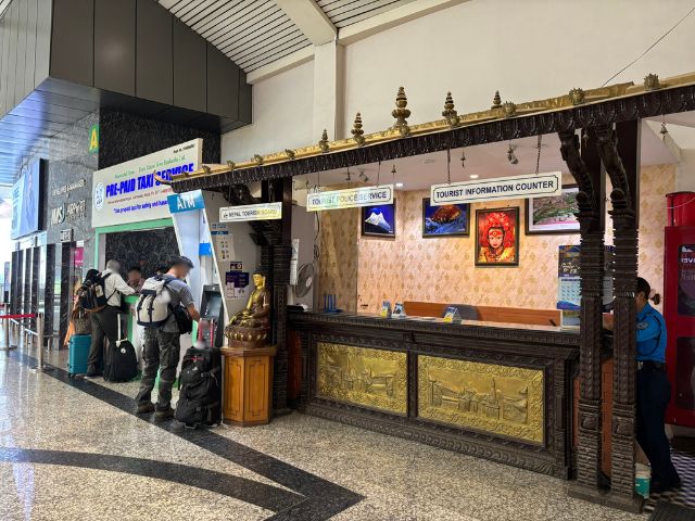 トリブバン国際空港_ATM、インフォメーション