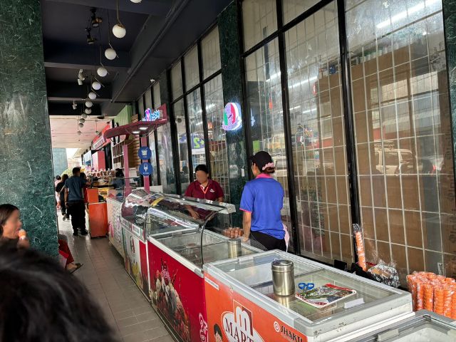 外のアイスクリームコーナー