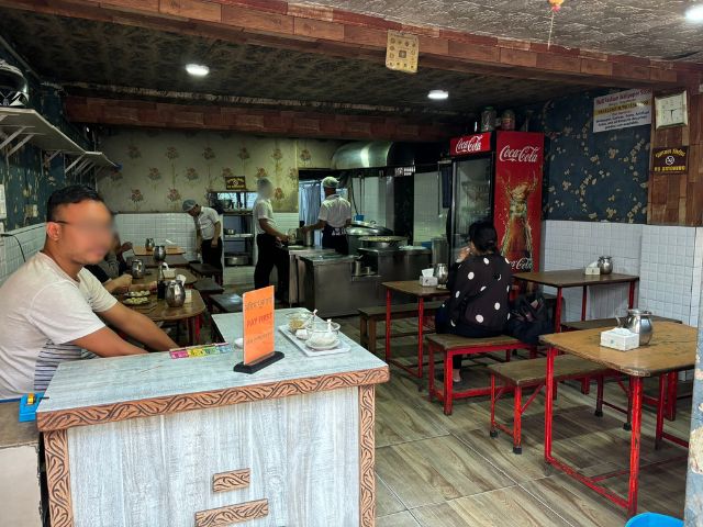 OLD EVEREST MOMO CENTER 店内