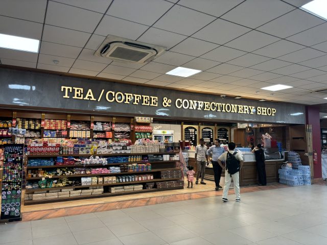 トリブバン国際空港_出発_制限エリアのお店