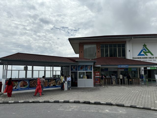 ケーブルカーチケット売り場と売店