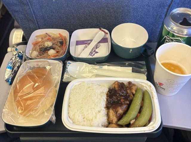 成田→北京便 機内食
