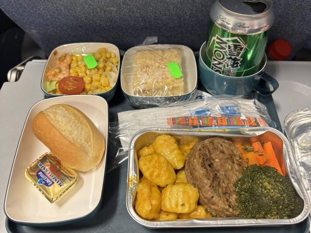 ワルシャワ→北京便 機内食 1食目