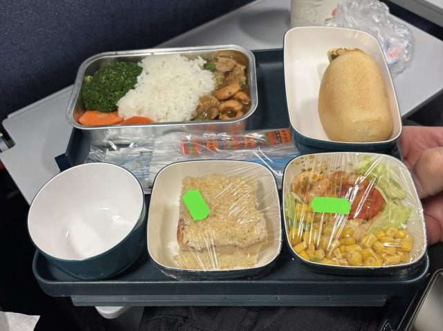 ワルシャワ→北京便 機内食 1食目