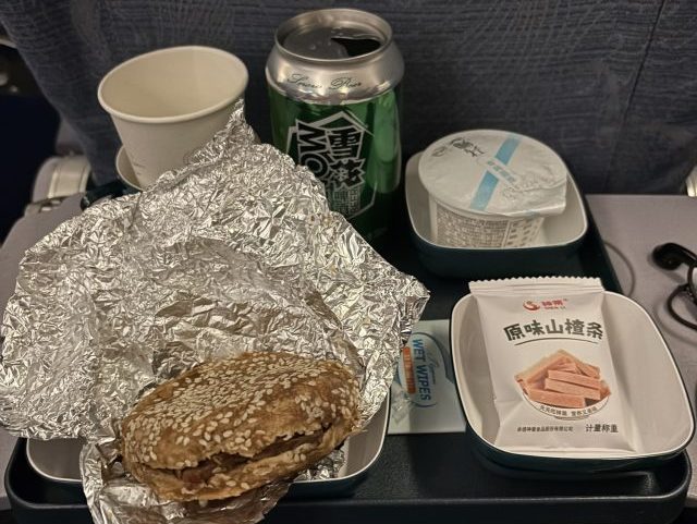 北京→ワルシャワ便 機内食 1食目
