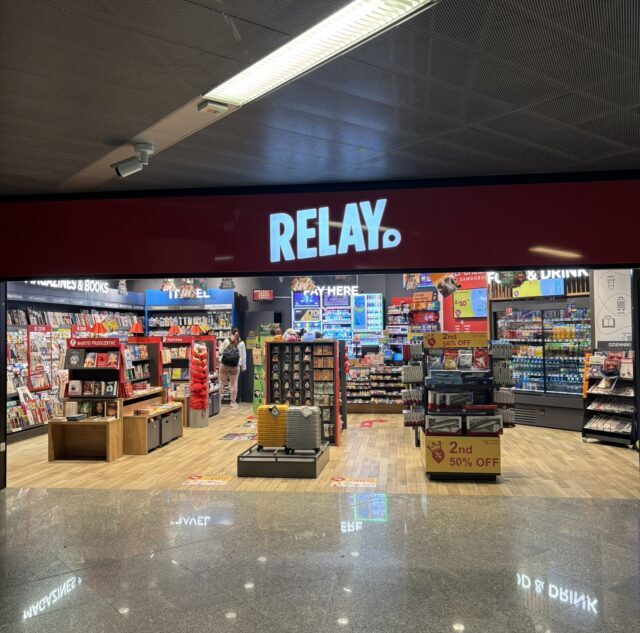 ワルシャワ・フレデリック・ショパン空港のコンビニ「RELAY」