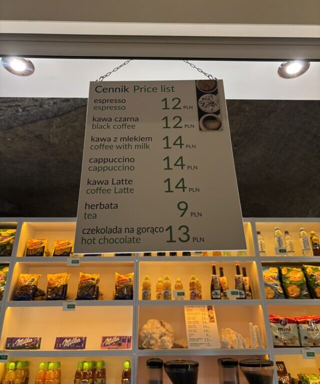 ヴィエリチカ岩塩抗 売店のドリンクメニュー＆スナック類