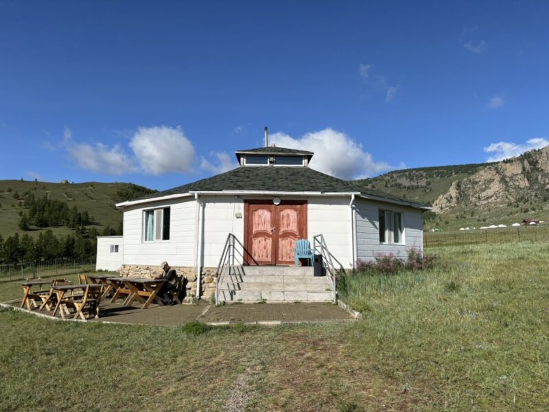 モンゴル旅行で宿泊したテレルジ国立公園のゲル "My Mongolia Eco Ger Camp" レストラン
