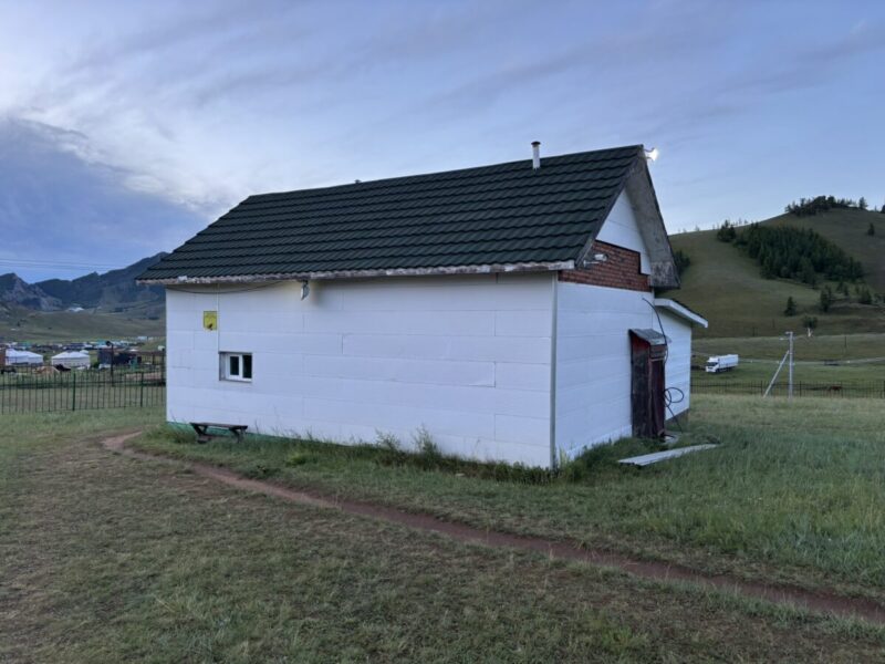モンゴル旅行で宿泊したテレルジ国立公園のゲル "My Mongolia Eco Ger Camp" 別棟のトイレ・シャワー室