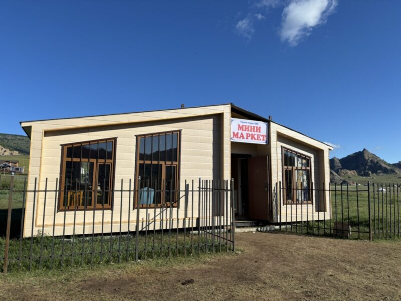 モンゴル旅行で宿泊したテレルジ国立公園のゲル "My Mongolia Eco Ger Camp"の徒歩圏内にある小さなマート