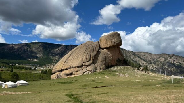 モンゴルテレルジ国立公園の亀石（タートルロック）