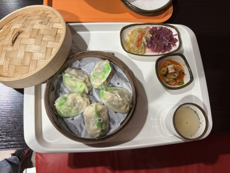 モンゴルウランバートル 気軽にモンゴル風蒸し餃子が楽しめる"MANDU HOUSE"野菜餃子