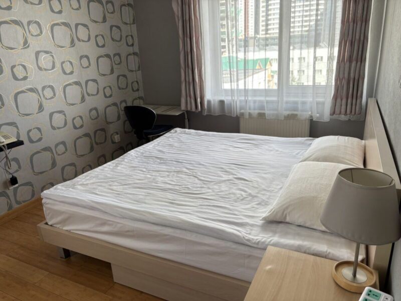 モンゴル ウランバートル中心部にあるTanan Center Serviced Apartmentsのベッド