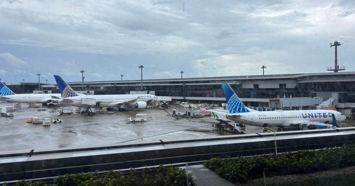 成田空港に並んでいるユナイテッド航空の機材