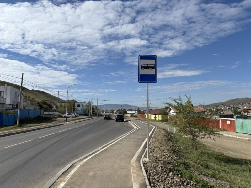 モンゴルウランバートル日本人死亡者慰霊碑近くのバス停