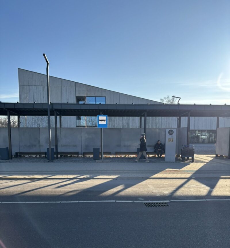 ポーランドのアウシュヴィッツ博物館 アウシュビッツからビルケナウ行きバスに乗るバス停