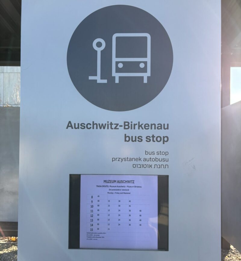 ポーランドのアウシュヴィッツ博物館 アウシュビッツからビルケナウ行きバスの時刻表