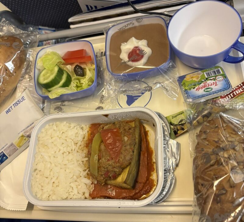 MIATモンゴル航空（イスタンブール→ウランバートル便）エコノミークラスの機内食（ビーフ)