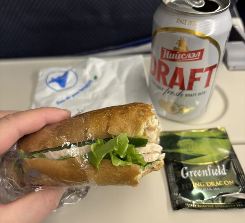 MIATモンゴル航空（イスタンブール→ウランバートル便）エコノミークラスの機内食（軽食)