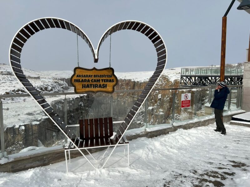 トルコ 冬のカッパドキア グリーンツアーで訪れた ウフララ ガラス テラス